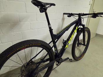 Used Trek Supercaliber 9.8 XT 2022 2022 Mountainbike — image 6 of 11