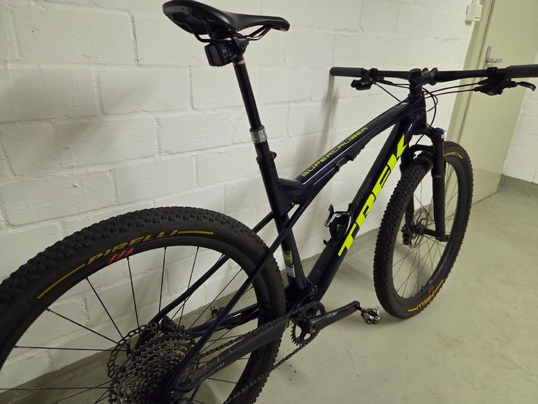 Used Trek Supercaliber 9.8 XT 2022 2022 Mountainbike — image 6 of 11