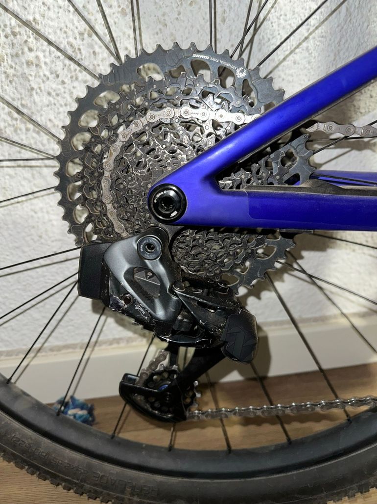 Used Specialized Epic 8 Comp 2024 2024 Mountainbike, Purple — image 8 of 13