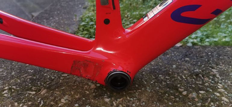 Used Canyon Aeroad CF SLX 7 Disc eTap 2022 Frameset 2022 Road & Gravel, Red — image 3 of 4