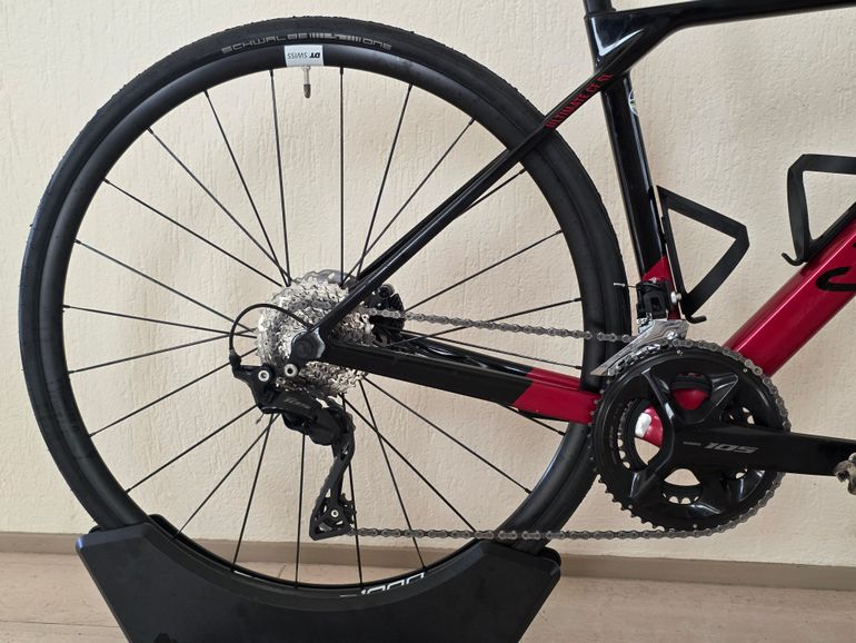 Used Canyon Ultimate CF SL 7 2024 2024 Road & Gravel, Red — image 2 of 15