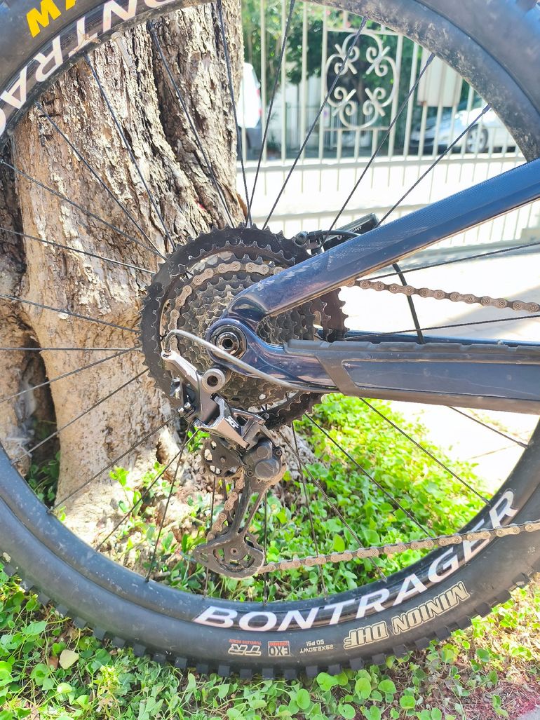 Used Trek Fuel EX 9.8 XT Gen 6 2023 2023 Mountainbike — image 4 of 10