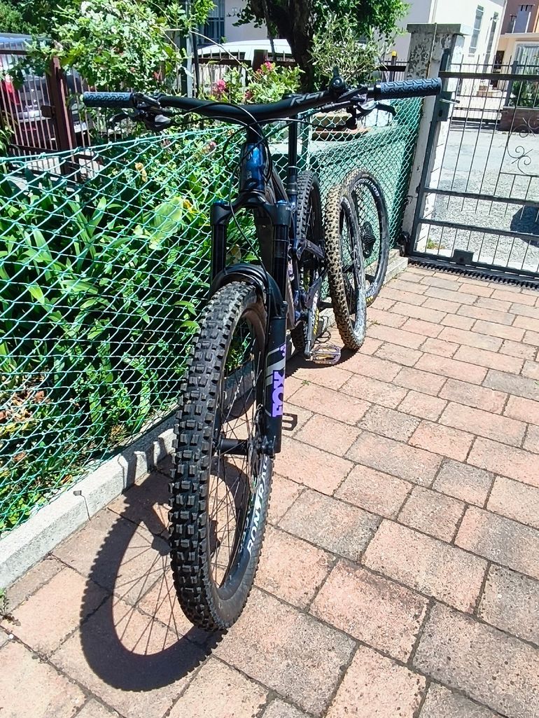 Used Trek Fuel EX 9.8 XT Gen 6 2023 2023 Mountainbike — image 8 of 10