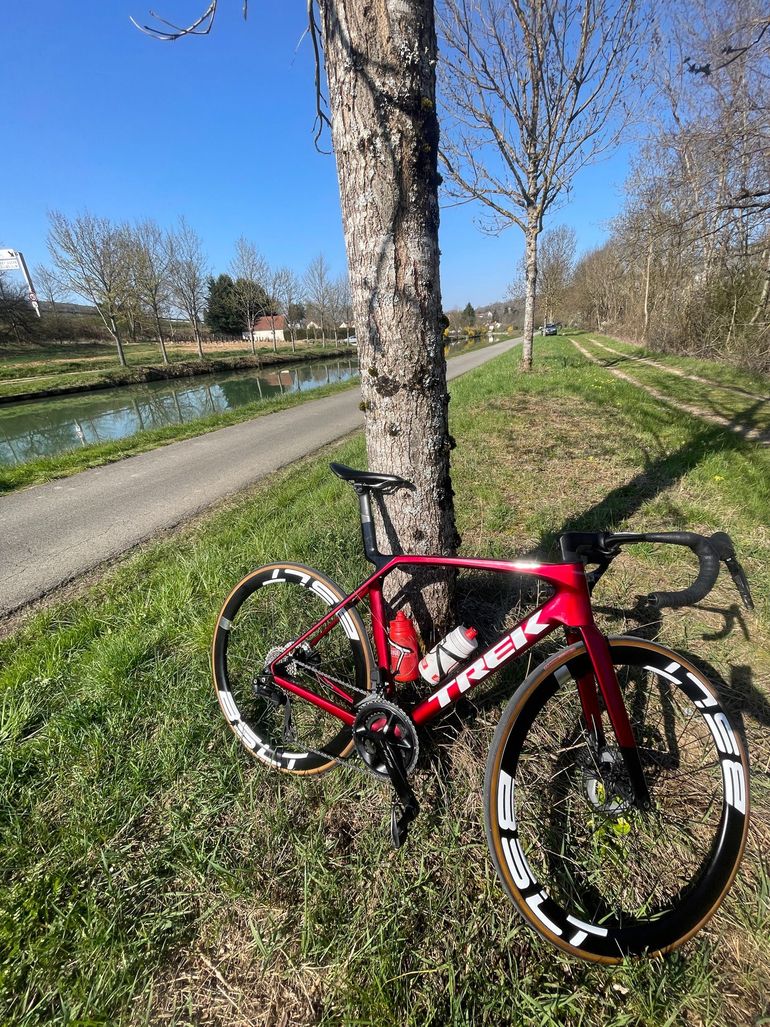 Used Trek Madone SL 6 Gen 8 2026 2026 Road & Gravel, Red — image 2 of 4