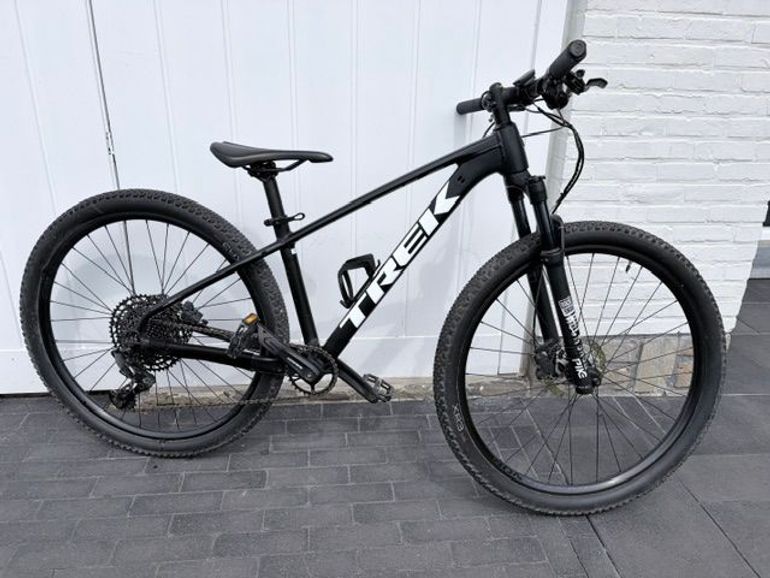 Used Trek X-Caliber 8 2020 2020 Mountainbike, Schwarz, 27.5 — image 1 of 7
