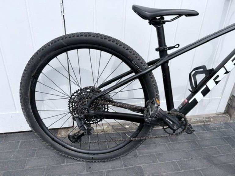Used Trek X-Caliber 8 2020 2020 Mountainbike, Schwarz, 27.5 — image 2 of 7