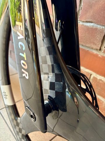 Tweedehands Factor Hanzo Chrome TT 2024 Road & Gravel — afbeelding 6 van 14