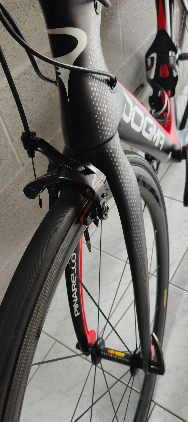 Used Pinarello DOGMA F10 2019 2019 Road & Gravel — image 7 of 9