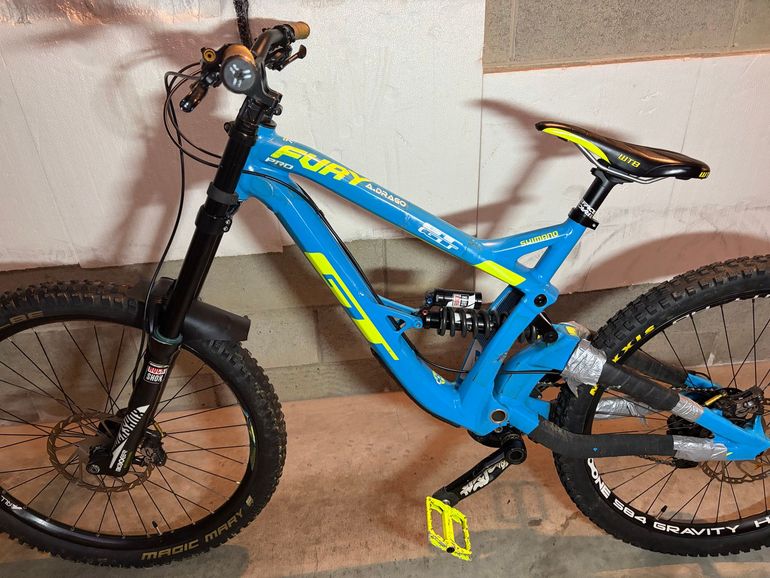Used GT GT Fury Pro 2018 Mountainbike, Blue — image 1 of 6