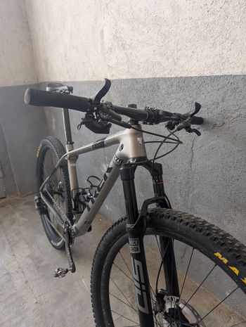 Used Trek Procaliber 9.8 2020 Mountainbike, Hellgrau — image 6 of 10