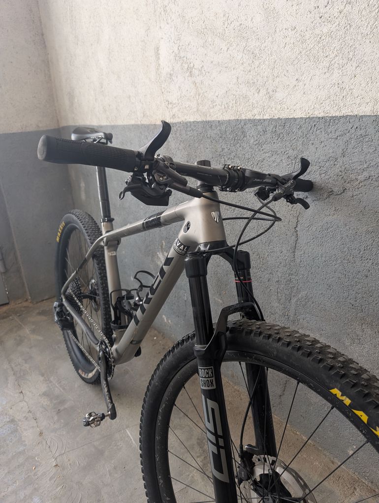 Used Trek Procaliber 9.8 2020 Mountainbike, Hellgrau — image 6 of 10