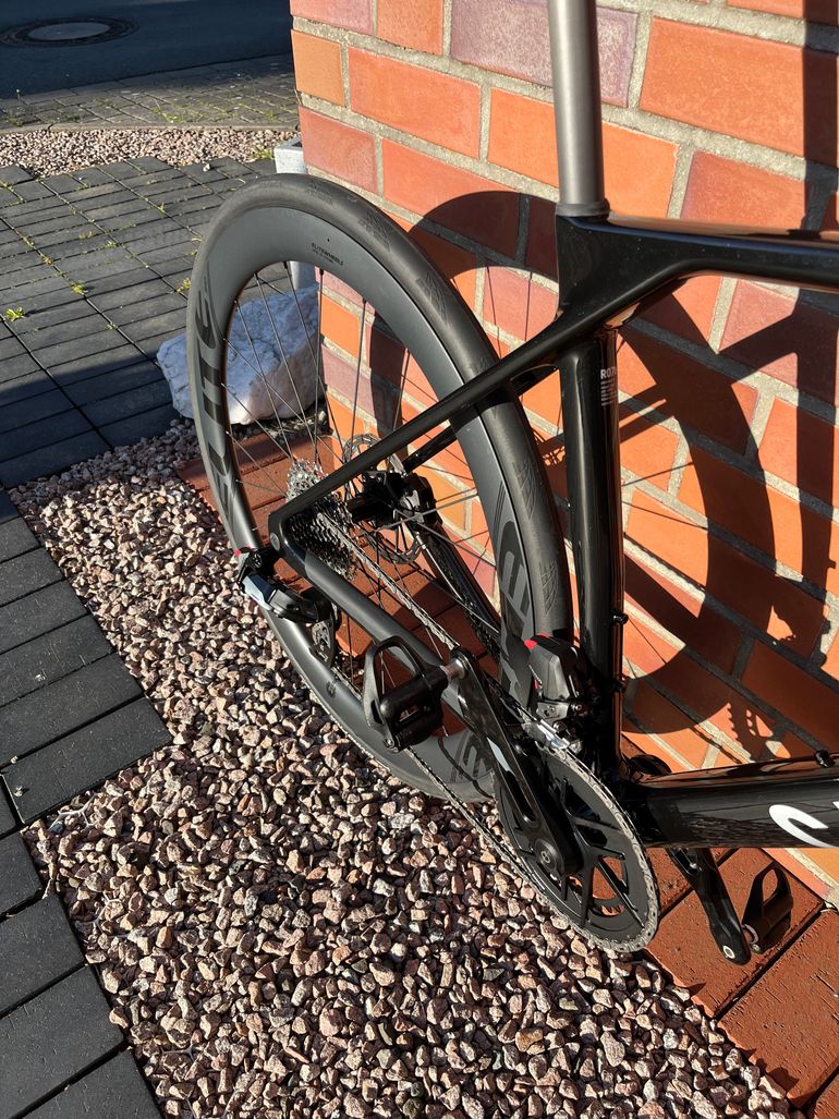 Used Canyon Endurace CF 7 AXS 2025 2025 Road & Gravel, Black — image 5 of 9