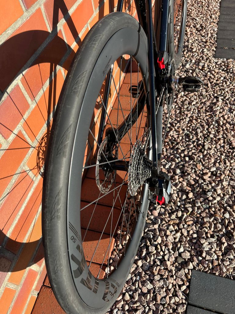 Used Canyon Endurace CF 7 AXS 2025 2025 Road & Gravel, Black — image 8 of 9