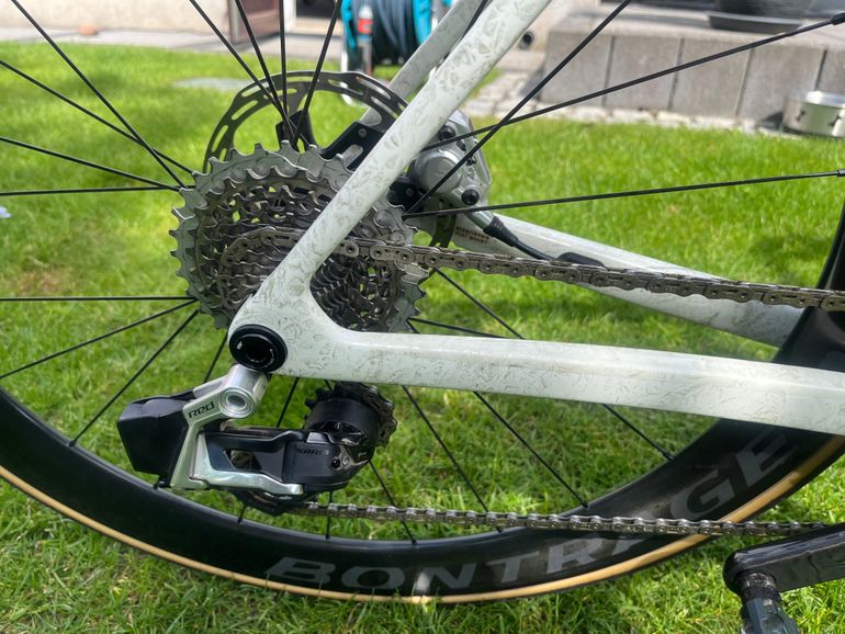 Used Trek Madone SLR 9 AXS Gen 8 2025 2025 Road & Gravel, White — image 13 of 13