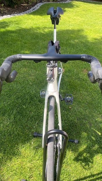 Used Trek Madone SLR 9 AXS Gen 8 2025 2025 Road & Gravel, White — image 3 of 13