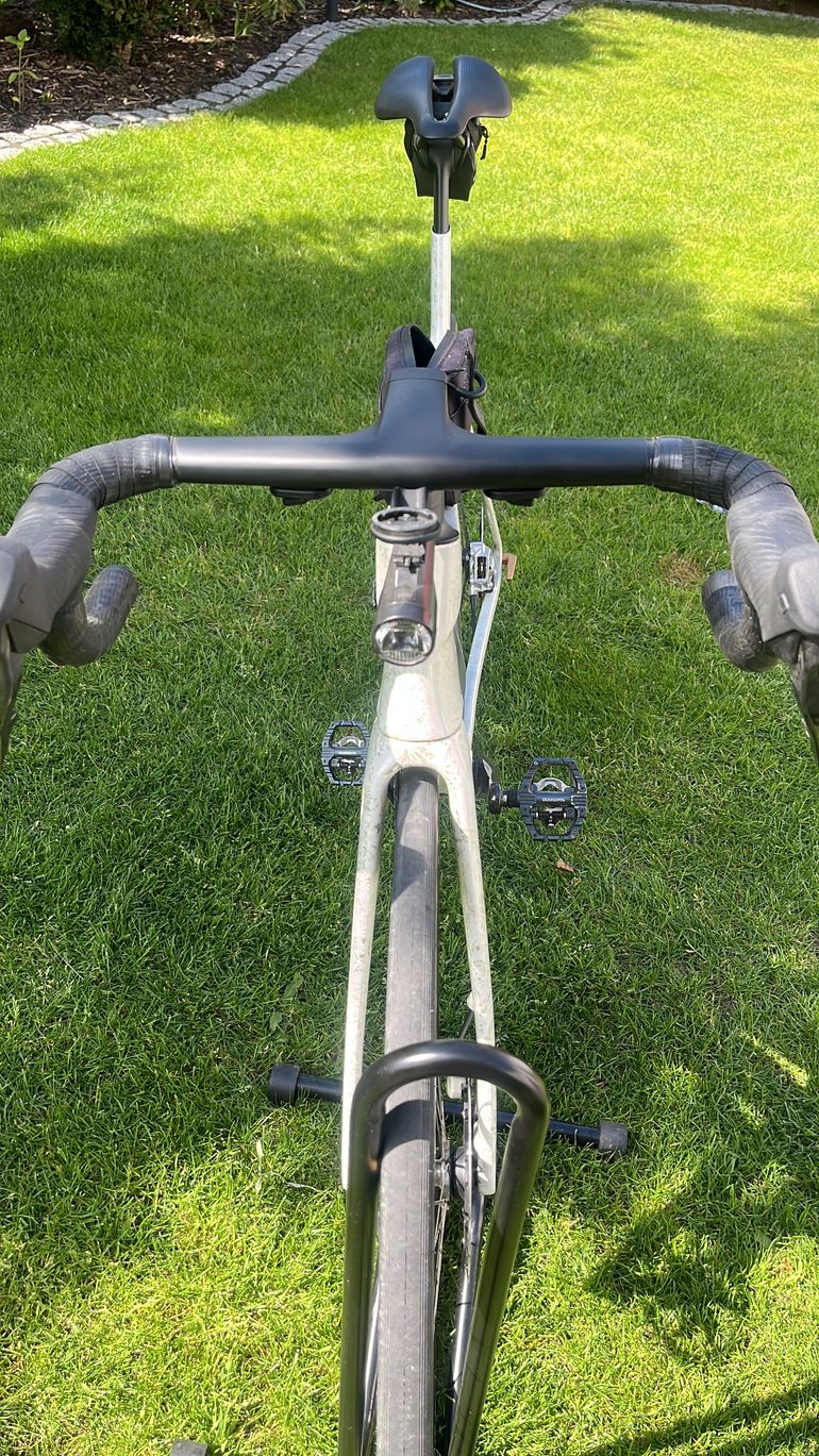 Used Trek Madone SLR 9 AXS Gen 8 2025 2025 Road & Gravel, White — image 3 of 13