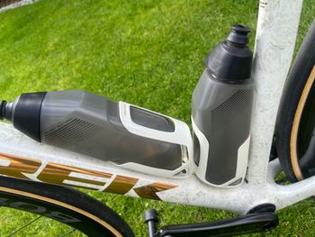 Used Trek Madone SLR 9 AXS Gen 8 2025 2025 Road & Gravel, White — image 4 of 13