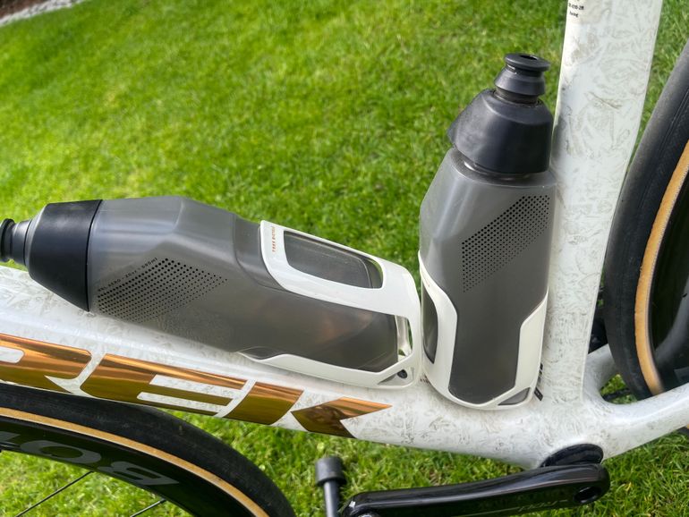 Used Trek Madone SLR 9 AXS Gen 8 2025 2025 Road & Gravel, White — image 4 of 13
