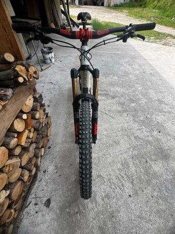 Used Specialized Enduro Comp 2021 2021 Mountainbike, White, 29 — image 3 of 8