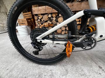 Used Specialized Enduro Comp 2021 2021 Mountainbike, White, 29 — image 5 of 8
