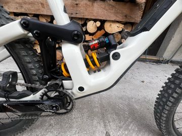 Used Specialized Enduro Comp 2021 2021 Mountainbike, White, 29 — image 4 of 8