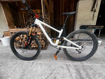 Used Specialized Enduro Comp 2021 2021 Mountainbike, White, 29 — image 2 of 8