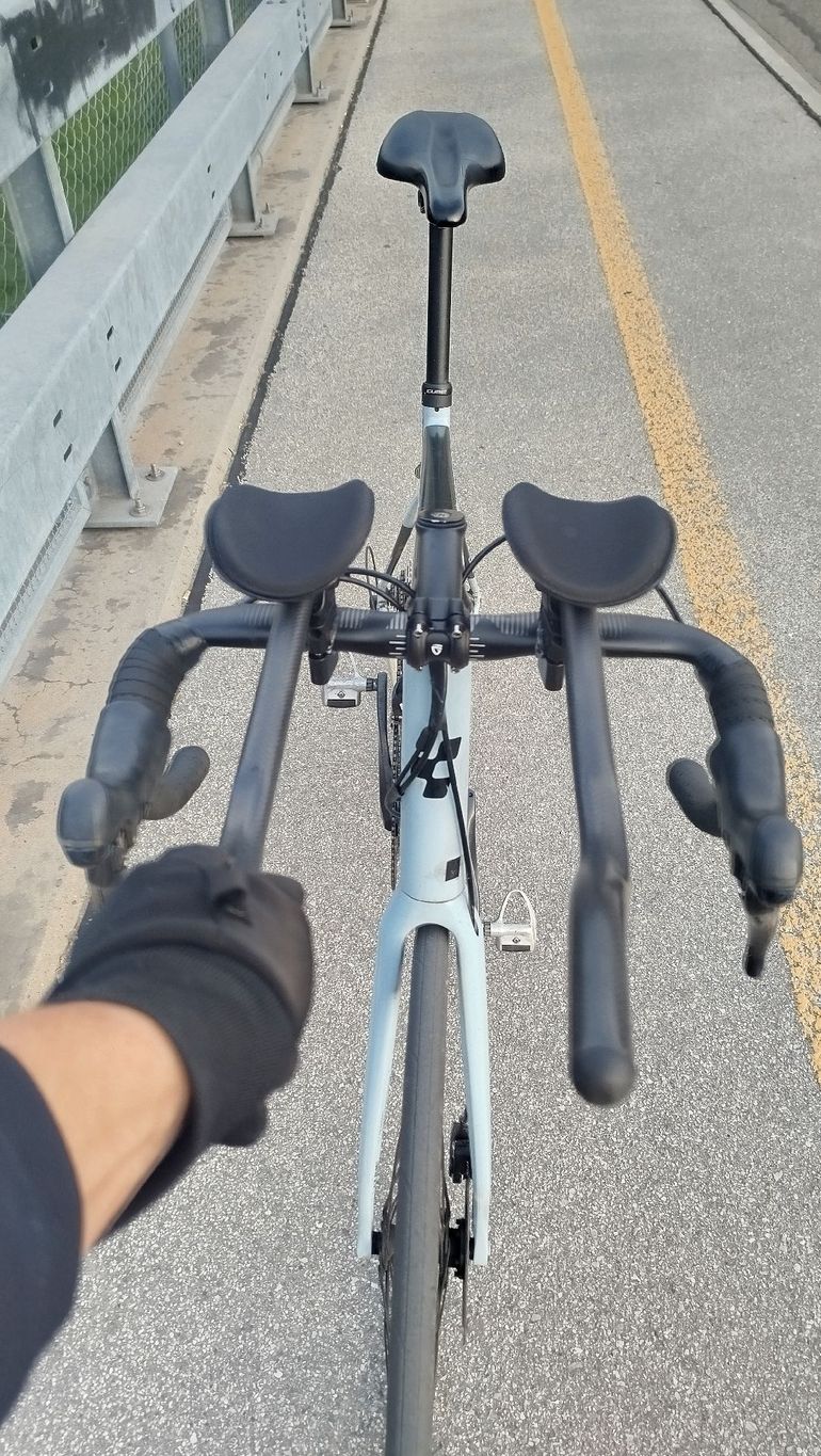 Used CUBE ATTAIN PRO 2022 2022 Road & Gravel, Blue — image 3 of 3