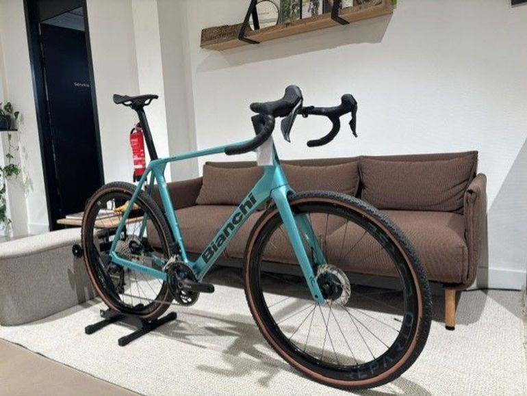 Used Bianchi Impulso RC GRX 825 DI2 2025 2025 Road & Gravel, Green — image 2 of 16