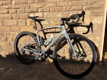Used BMC Roadmachine 01 ONE 2018 2018 Road & Gravel, Hellgrau — image 3 of 12