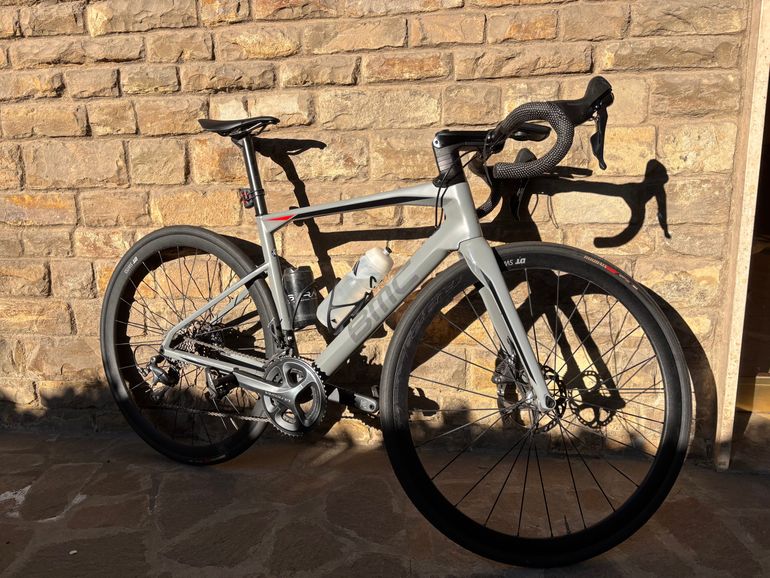 Used BMC Roadmachine 01 ONE 2018 2018 Road & Gravel, Hellgrau — image 3 of 12
