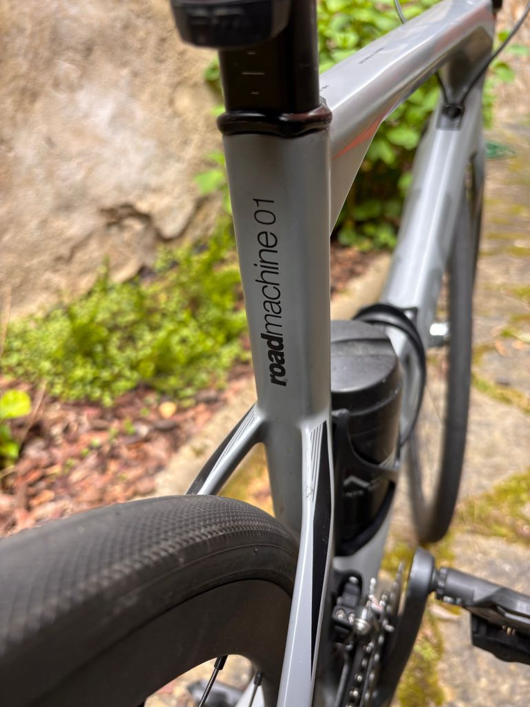 Used BMC Roadmachine 01 ONE 2018 2018 Road & Gravel, Hellgrau — image 12 of 12