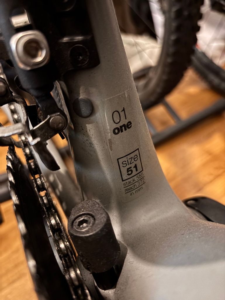 Used BMC Roadmachine 01 ONE 2018 2018 Road & Gravel, Hellgrau — image 4 of 12