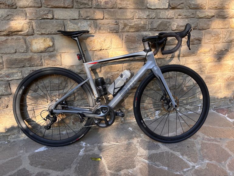 Used BMC Roadmachine 01 ONE 2018 2018 Road & Gravel, Hellgrau — image 2 of 12