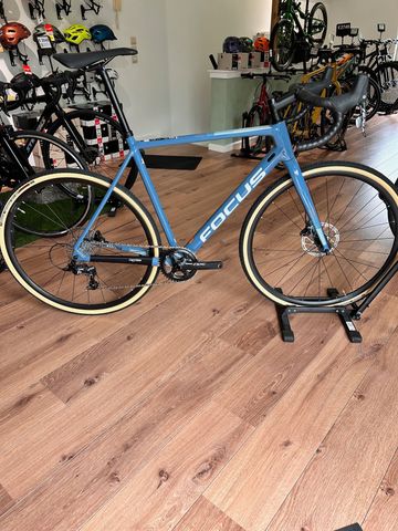 Used Focus MARES 9.8 2022 2022 Road & Gravel, Blue — image 1 of 5