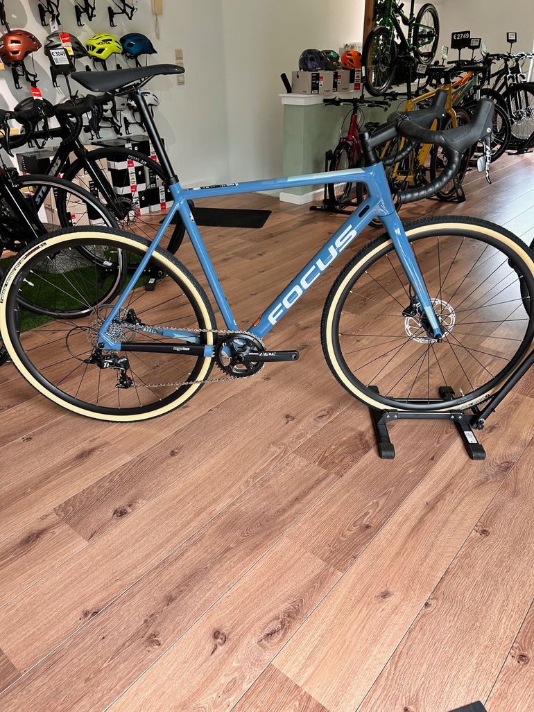 Used Focus MARES 9.8 2022 2022 Road & Gravel, Blue — image 1 of 5