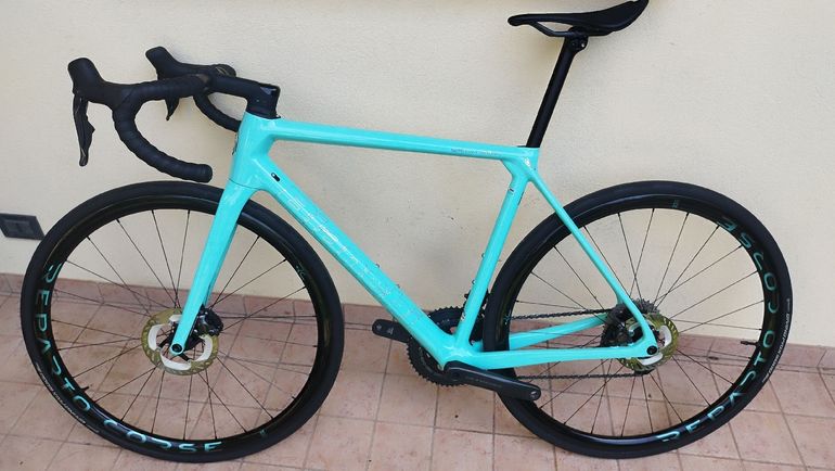 Used Bianchi Specialissima Shimano Ultegra Di2 2023 Road & Gravel, Green — image 2 of 13