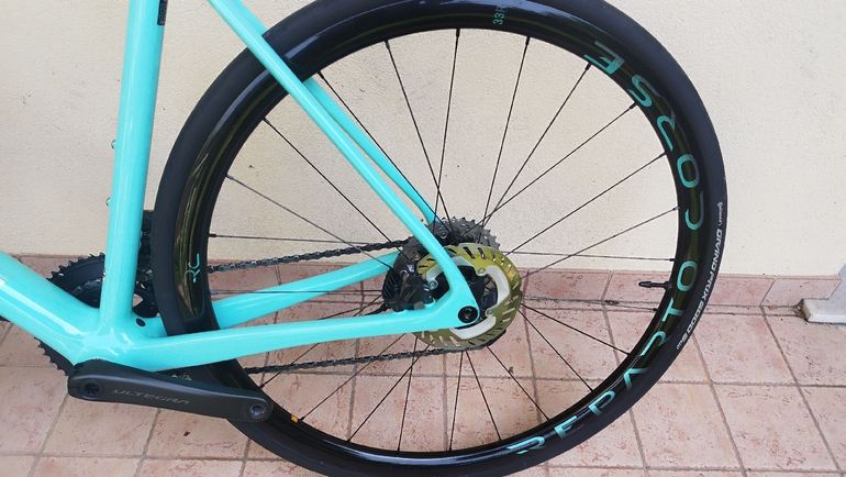 Used Bianchi Specialissima Shimano Ultegra Di2 2023 Road & Gravel, Green — image 12 of 13