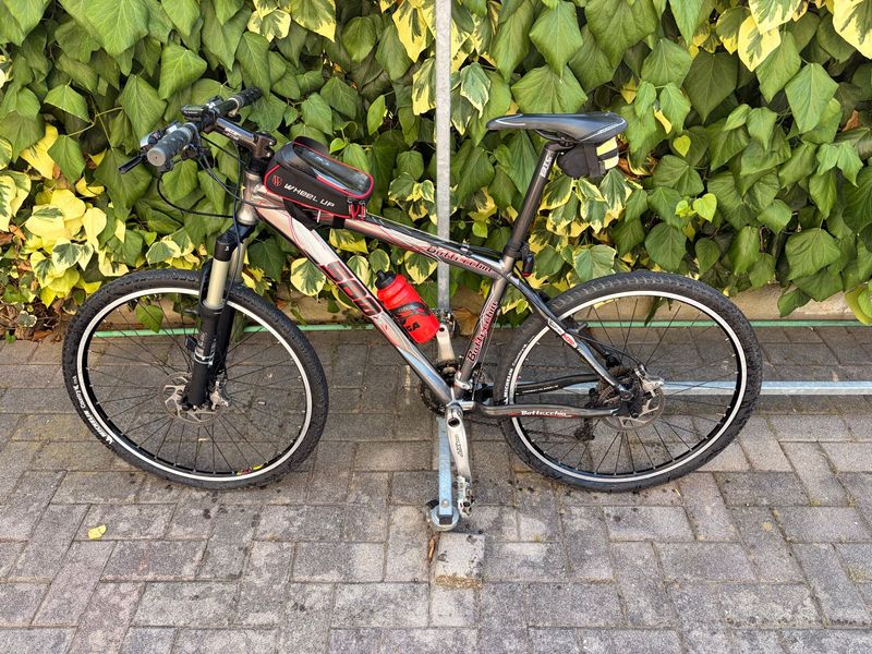 Used Bottecchia Custom Shimano Deore XT 2010 Mountainbike, Black — image 1 of 12