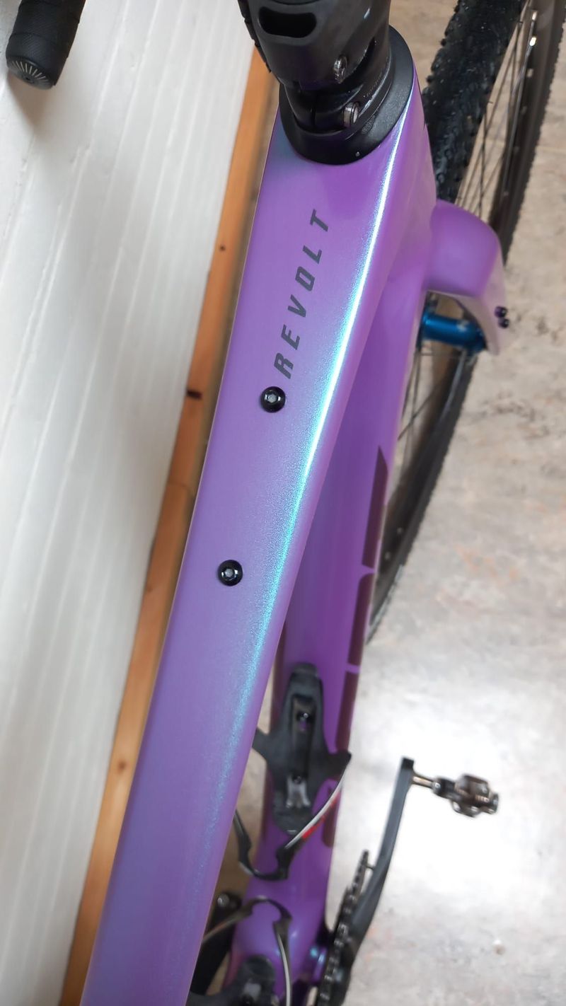 Gebrauchtes Giant Revolt Other Shimano 2024 Road & Gravel, Violett — Bild 2 von 5