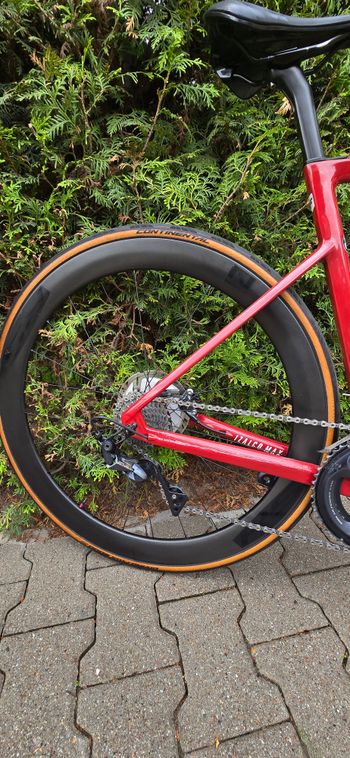 Used Focus IZALCO MAX 8.8 2021 2021 Road & Gravel, Red — image 3 of 8