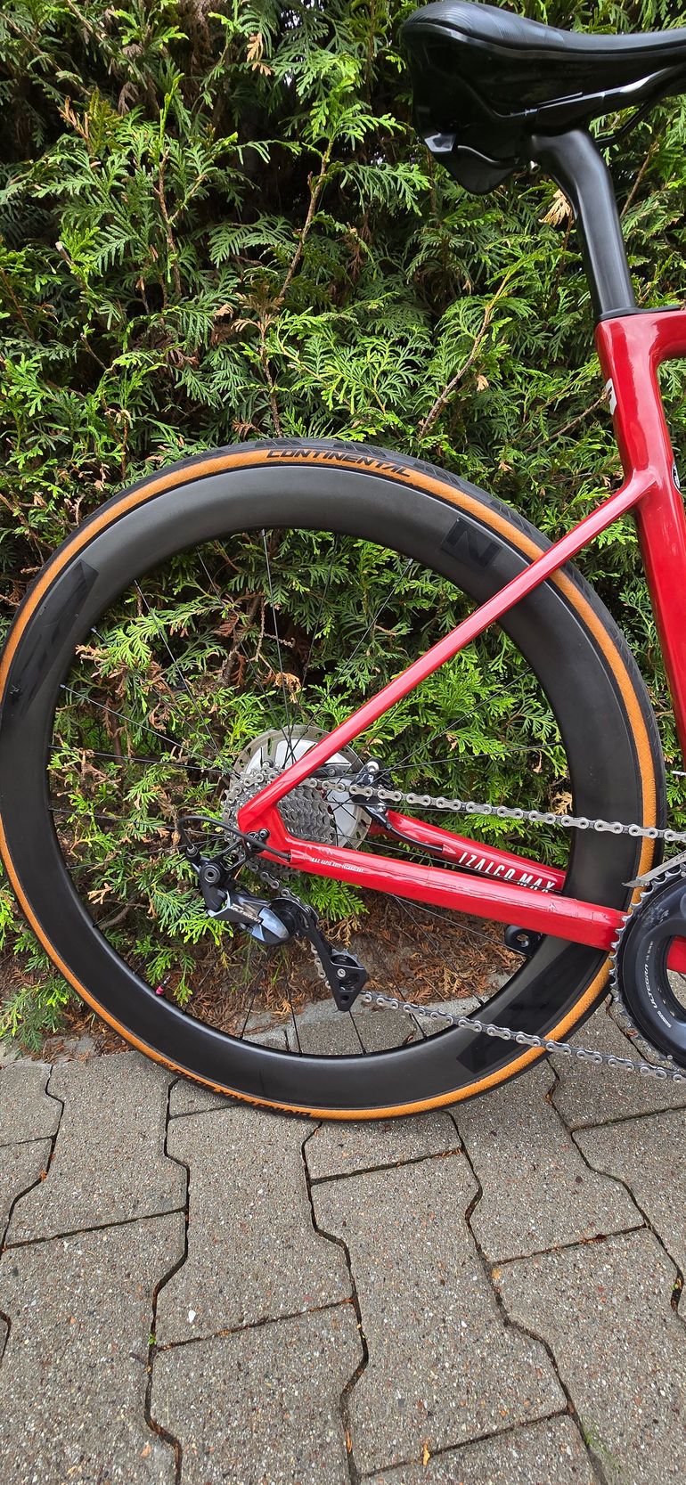 Used Focus IZALCO MAX 8.8 2021 2021 Road & Gravel, Red — image 3 of 8