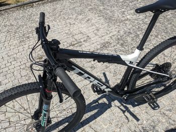 Used Trek Supercaliber 9.7 2021 2021 Mountainbike, Black — image 7 of 15