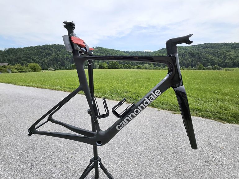 Used Cannondale SuperSix EVO Hi-MOD Gen 4 Frameset 2023 Road & Gravel — image 1 of 9