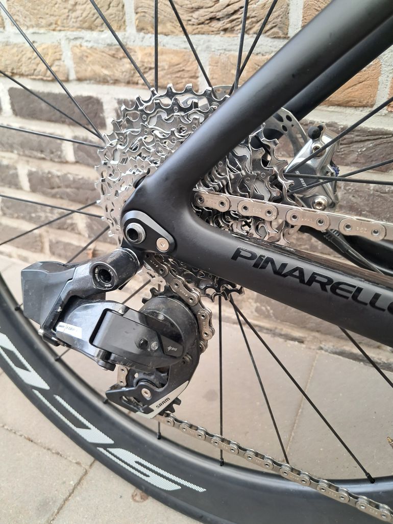 Used Pinarello F7 SRAM FORCE AXS D1 2023 Road & Gravel, Negro — image 8 of 10