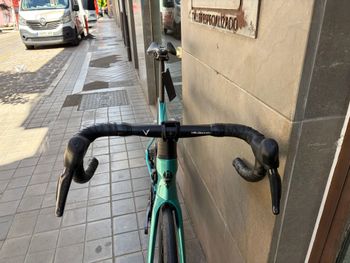 Used Bianchi Oltre Comp 105 Di2 2025 2025 Road & Gravel — image 5 of 6