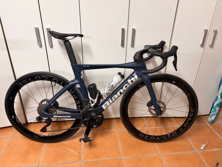 Used Bianchi Oltre Comp 105 Di2 2025 2025 Road & Gravel, Blue — image 2 of 7