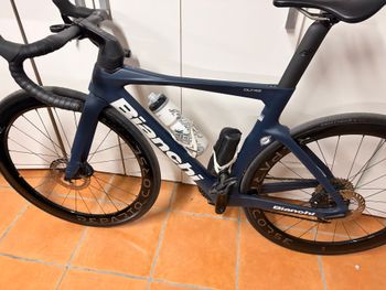 Used Bianchi Oltre Comp 105 Di2 2025 2025 Road & Gravel, Blue — image 4 of 7