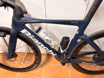 Used Bianchi Oltre Comp 105 Di2 2025 2025 Road & Gravel, Blue — image 7 of 7