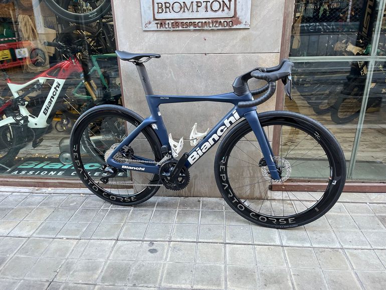 Used Bianchi Oltre Comp 105 Di2 2025 2025 Road & Gravel, Blue — image 1 of 7