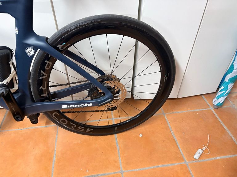 Used Bianchi Oltre Comp 105 Di2 2025 2025 Road & Gravel, Blue — image 5 of 7